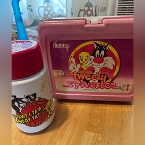 Used 1986 Looney Tunes Sylvester and Tweety Pink Plastic Lunch Box by Thermos